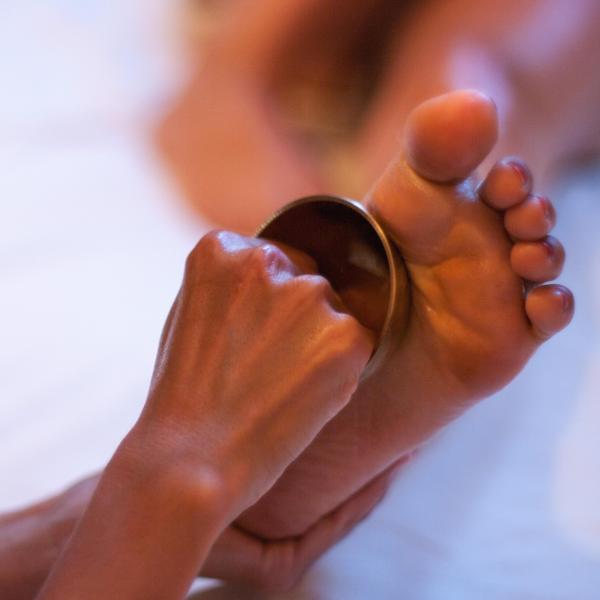 photo de massage ayurvédique des pieds